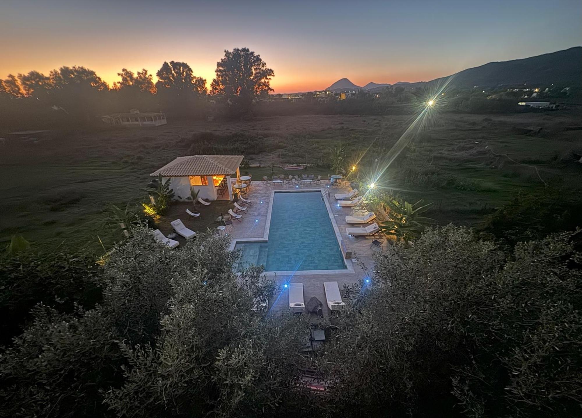 Kapetanios Luxury Aparthotel Agios Georgios  Exterior photo